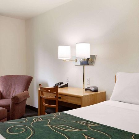 Travelodge By Wyndham Хермистон Экстерьер фото