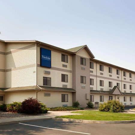Travelodge By Wyndham Хермистон Экстерьер фото