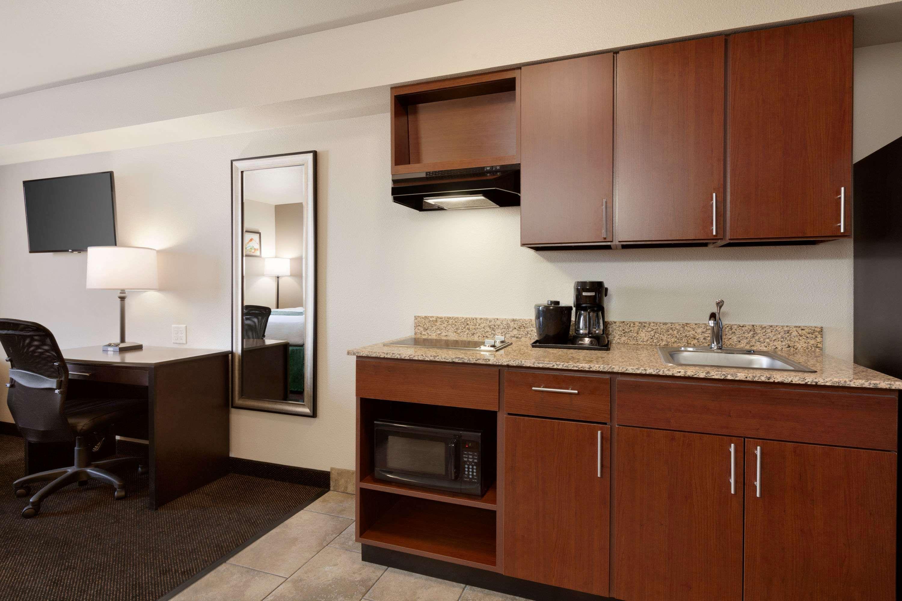Travelodge By Wyndham Хермистон Экстерьер фото