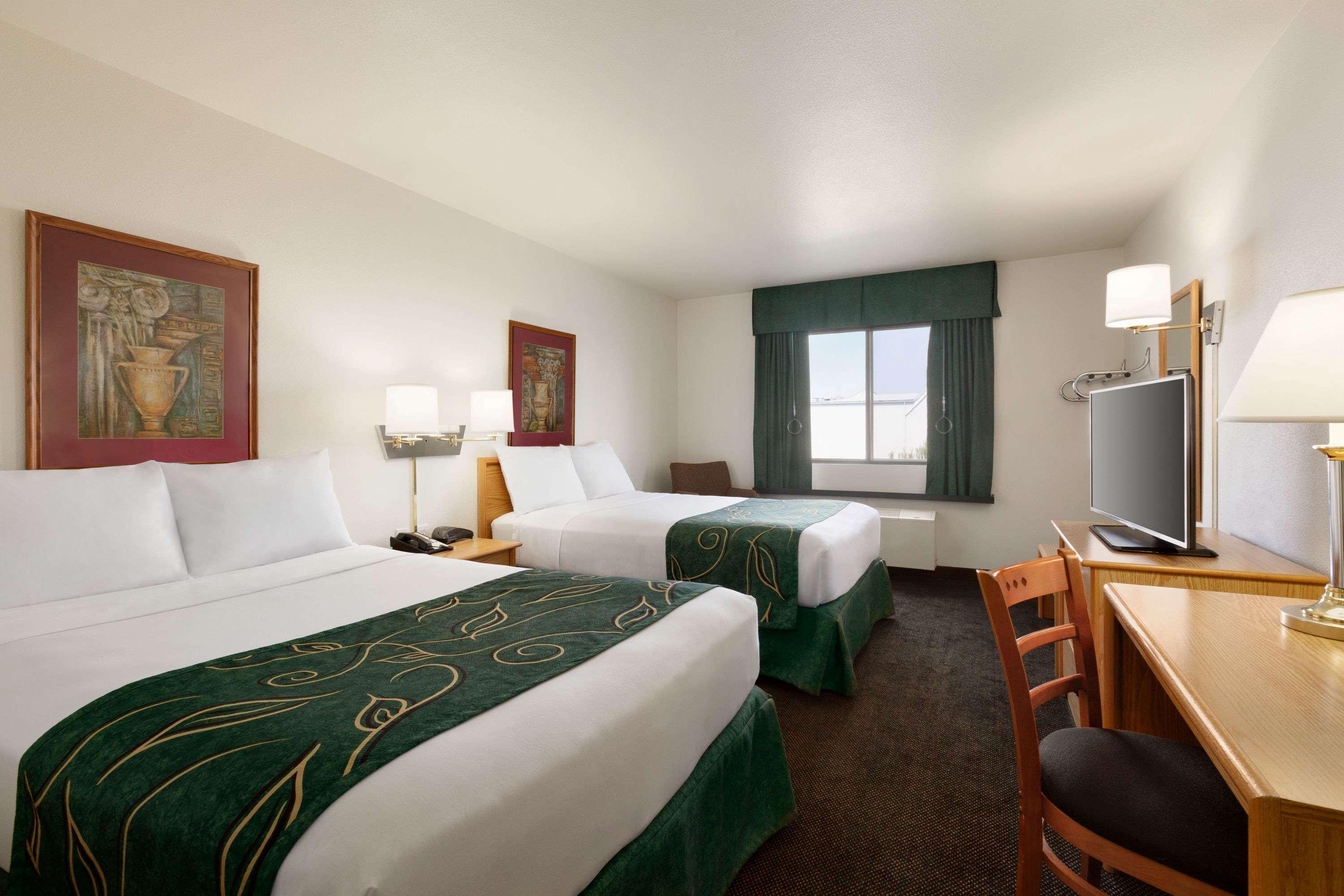 Travelodge By Wyndham Хермистон Экстерьер фото