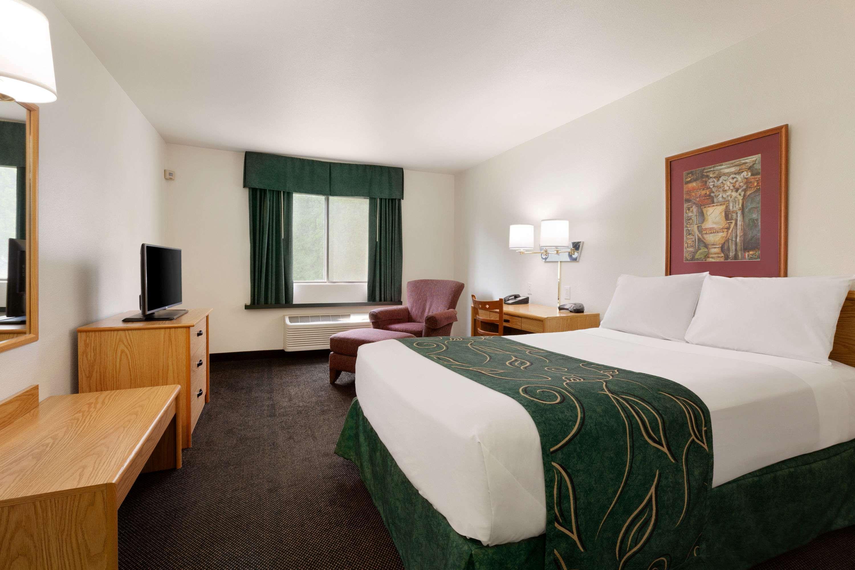 Travelodge By Wyndham Хермистон Экстерьер фото